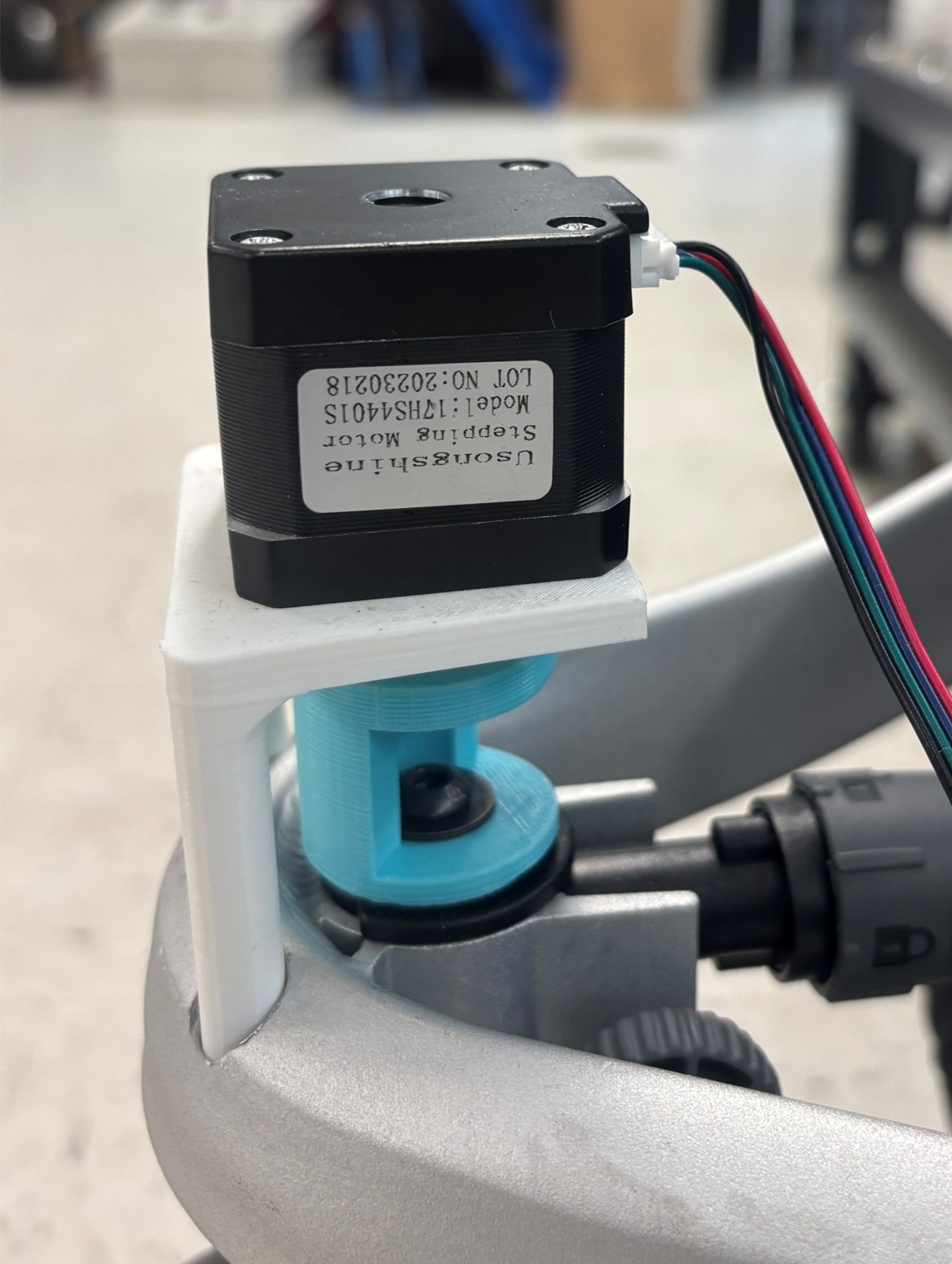 Old steering assembly using a weaker mount and unsupported stepper motor